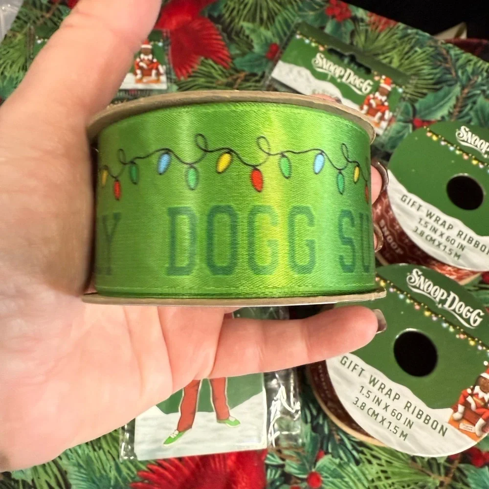 Snoop Dogg NEW Holiday Gift Wrap Ribbon Set - Red and Green and Name Tag Labels